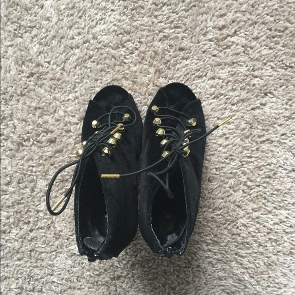 Qupid Faux Fur Ankle Boots - Picture 16 of 16